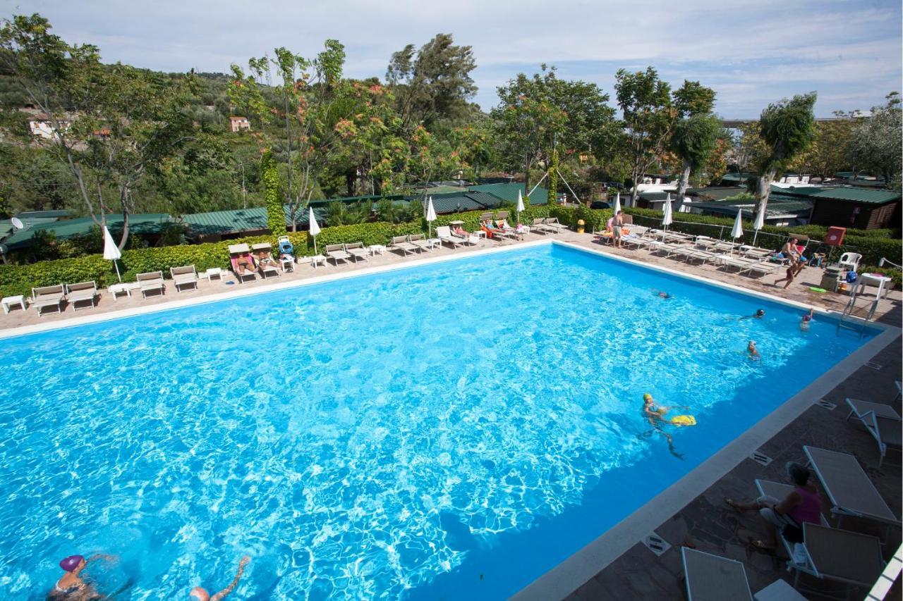 Il Frantoio Camping San Bartolomeo Al Mare Exterior photo